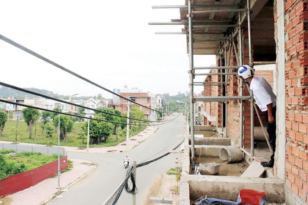 Xây dựng các công trình vi phạm khoảng cách an toàn lưới điện