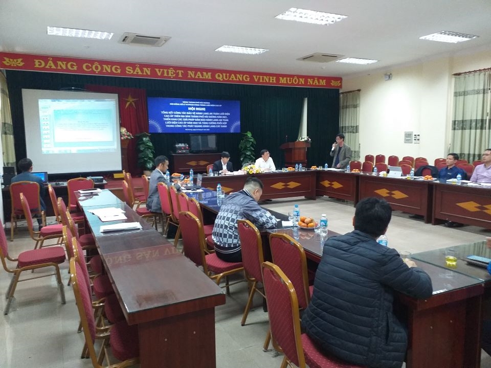 Ý kiến tham gia tại Hội nghị của lãnh đạo phòng AT Công ty Điện lực Hải Dương960x720