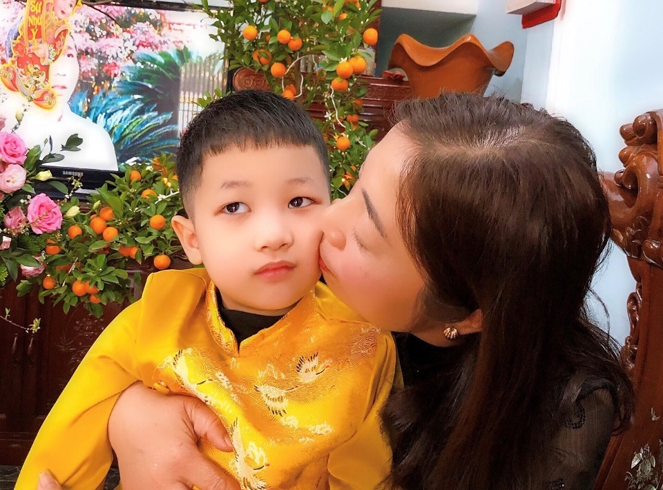 CHỊ THÀNH CHĂM CHÁU