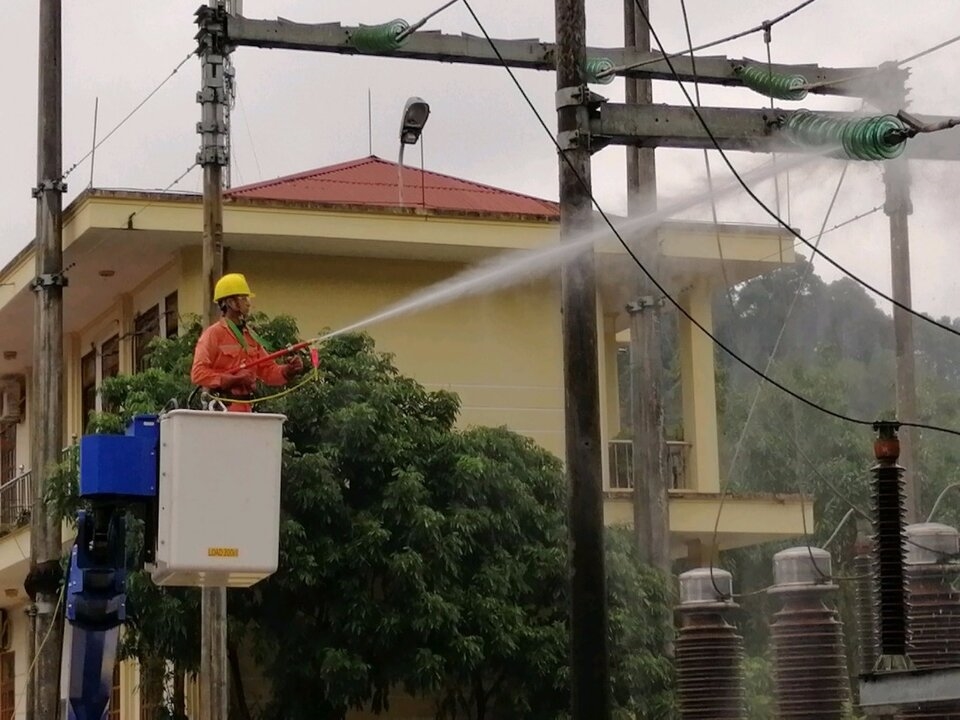 Áp dụng công nghệ rửa sứ Hotline để tăng năng suất lao động