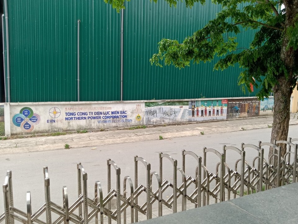 bức tường nhìn từ sảnh PC bai