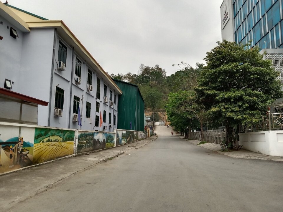 bức tường toàn cảnh bai