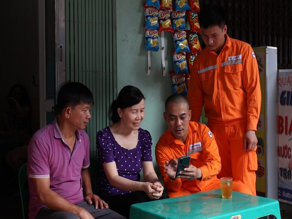 trong - Hướng dẫn khách hàng sử dụng các dịch vụ tiện ích