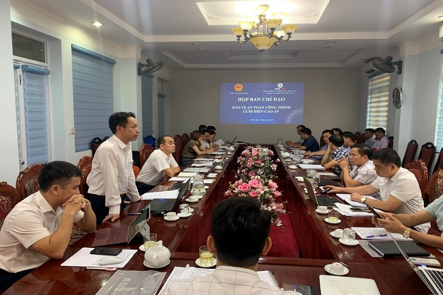 Toàn cảnh cuộc họp Ban chỉ đạo bảo vệ an toàn công trình lưới điện cao áp huyện Ba Bể