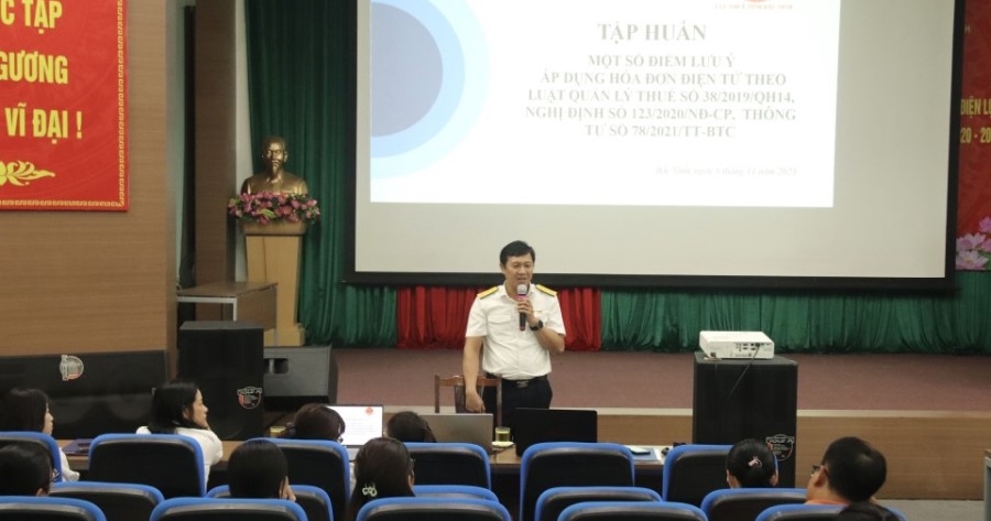 PC Bắc Ninh tổ chức đào tạo tập huấn về hóa đơn điện tử và chính sách thuế cho CBCNV