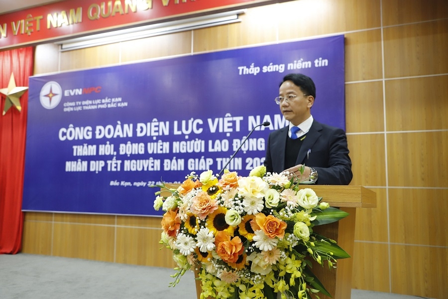 Đc Bùi Mạnh Dũng - Chủ tịch Công đoàn PCBK báo cáo tinh hình đời sống, việc làm NLĐ 2023