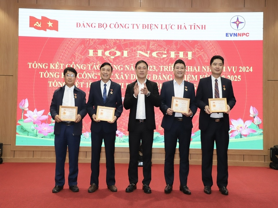 z5128071466825_690bc33f6449f808d99832c715639321