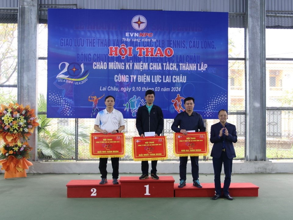 IMG_0232traogiaihoithao2024