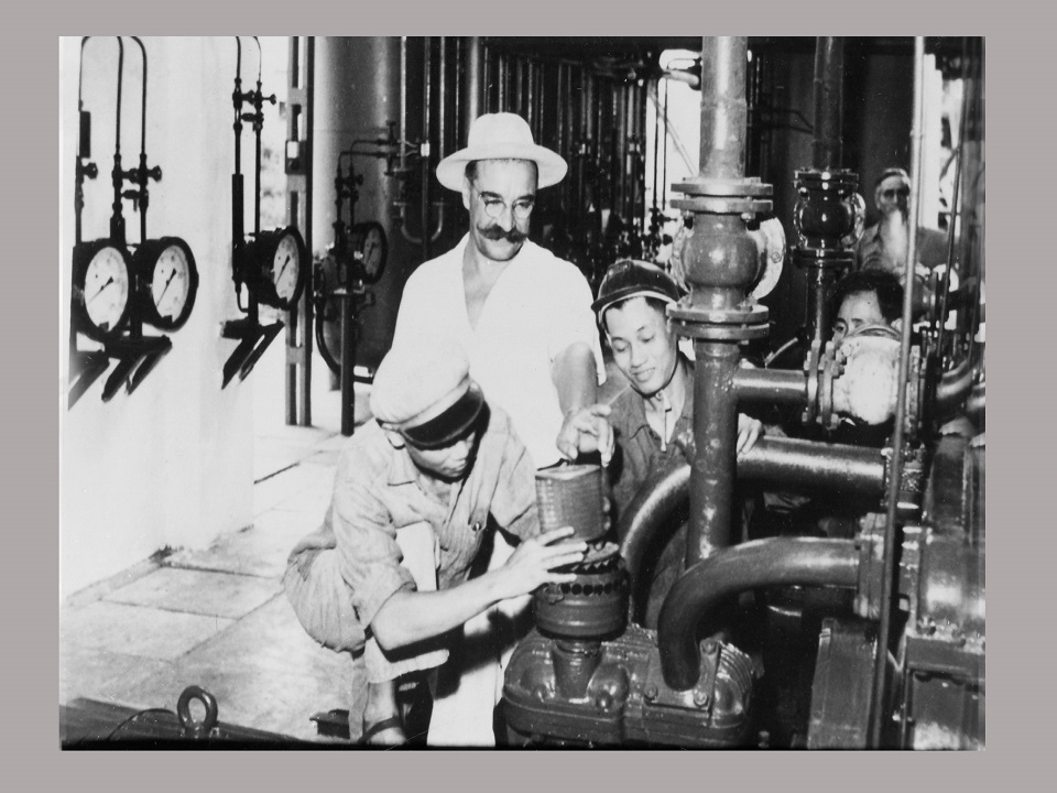 1Nhà máy được xây dựng với sự giúp đỡ của các chuyên gia Liên Xô