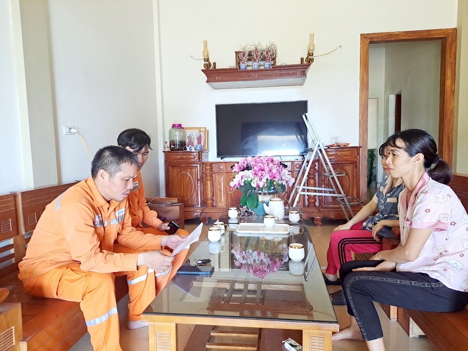 Anh 1 Làm viêc với KH