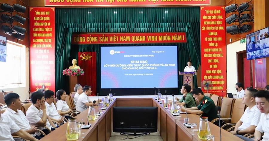 Công ty Điện lực Vĩnh Phúc tổ chức lớp bồi dưỡng kiến thức Quốc phòng và an ninh năm 2024 dành cho đối tượng 4