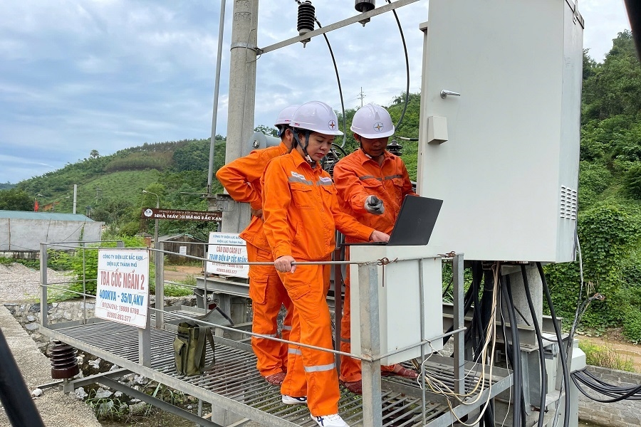 Phòng Kiểm tra giám sát mua bán điện PC Bắc Kạn sử dụng phần mềm nhà sản xuất đọc thông số công tơ để phân tích sự can thiệp vào hệ thống đo đếm (nếu có)