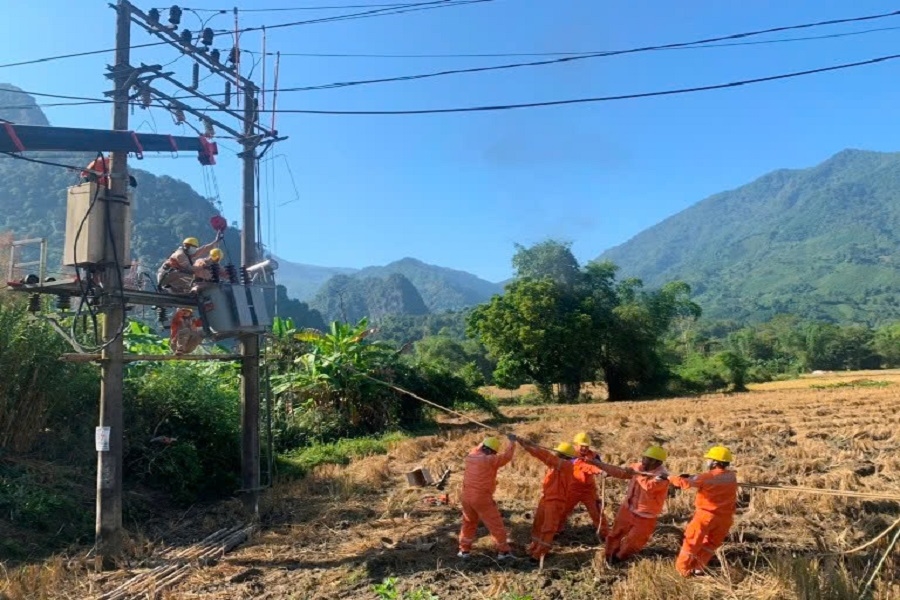 Điện lực Ba Bể - PC Bắc Kạn xử lý khiếm khuyết trên đường dây 35kV đảm bảo cung cấp điện ôn định trên địa bàn quản lý