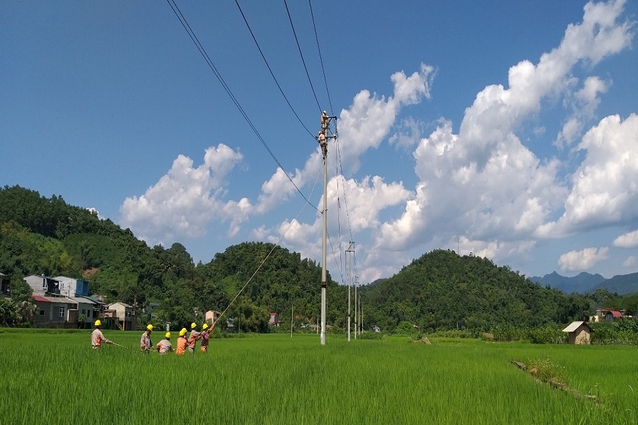 PC Bắc Kạn nỗ lực khôi phục dòng điện sau mưa bão tại địa bàn thành phố