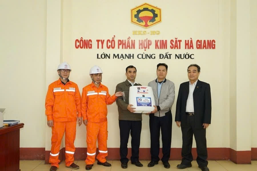 03f16ef8aa2a17744e3b2