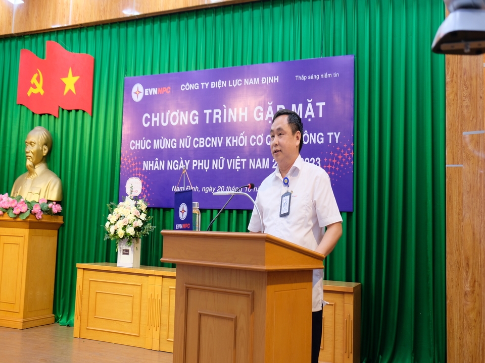 Tổ chức gặp mặt 20-10