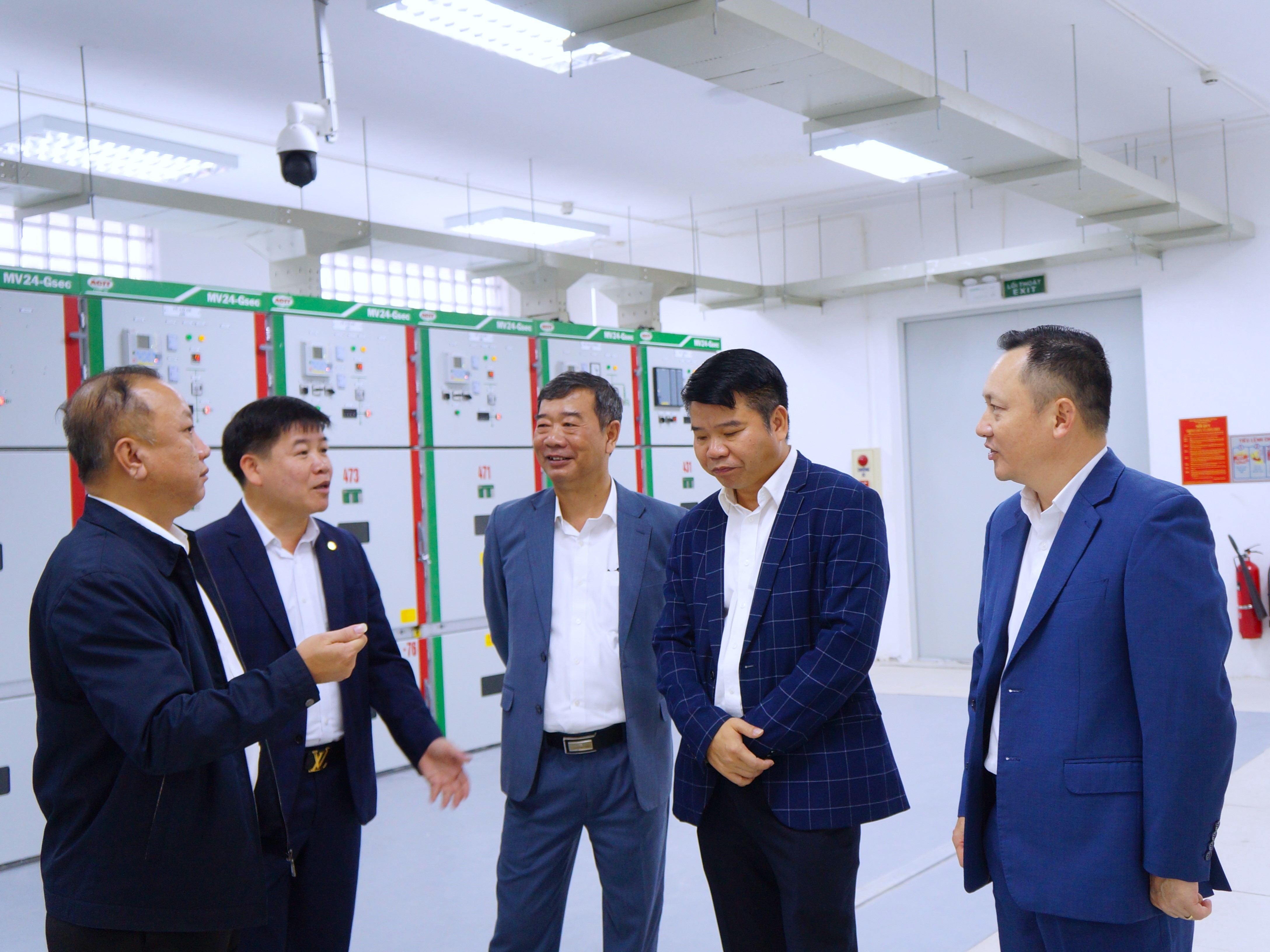 LĐ TCT thăm quan TBA 110kV Bắc Thành phố