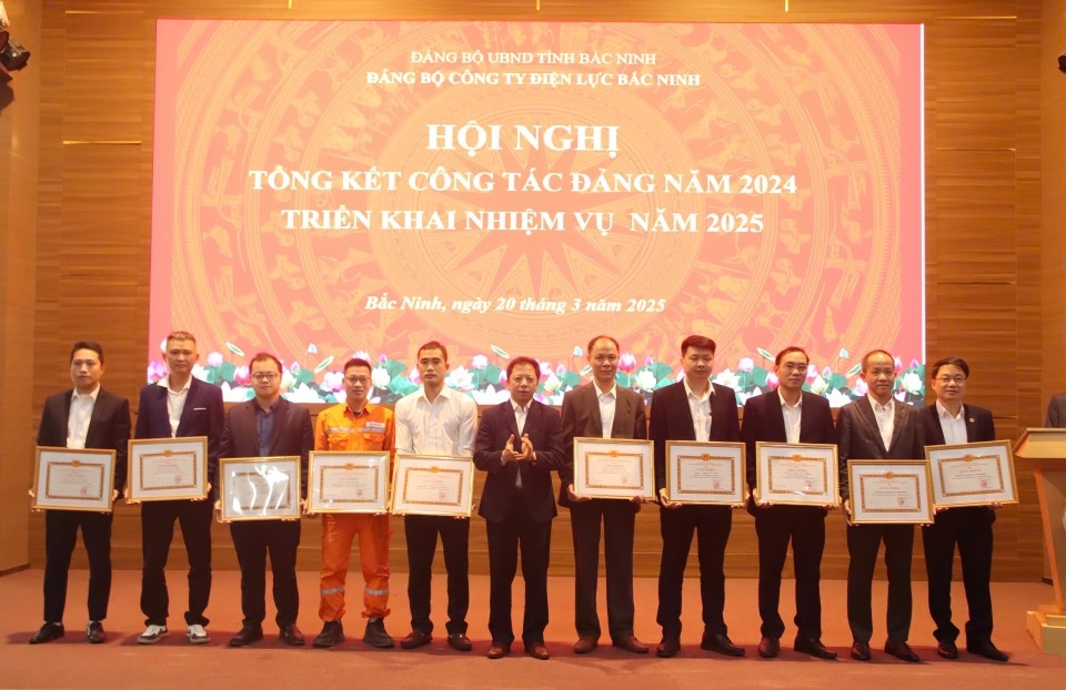 HN tổng kết Đảng 2025