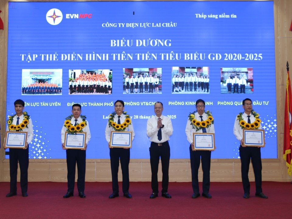 IMG_4869khenthuongtientien2025