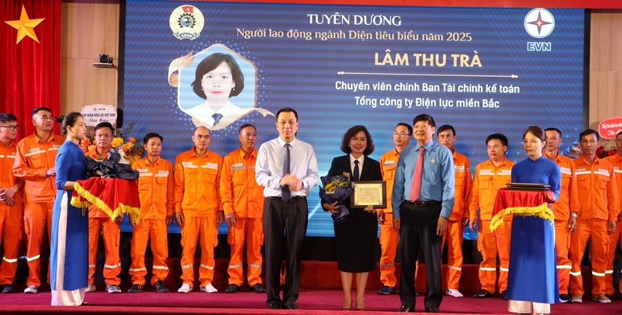 chị tra