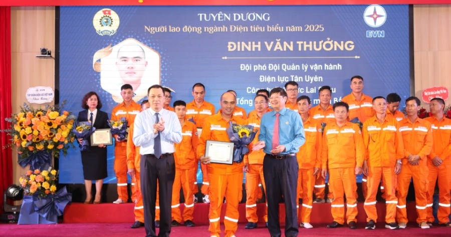 Người lao động ngành điện tiêu biểu với tinh thần đổi mới và sáng tạo