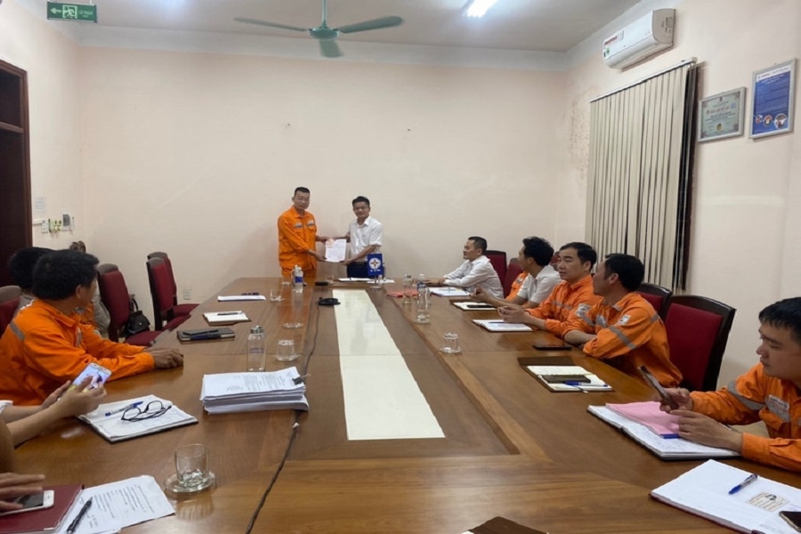 Nhiệm kỳ 2020-2025 toàn Đảng bộ kết nạp được 24 đảng viên mới.