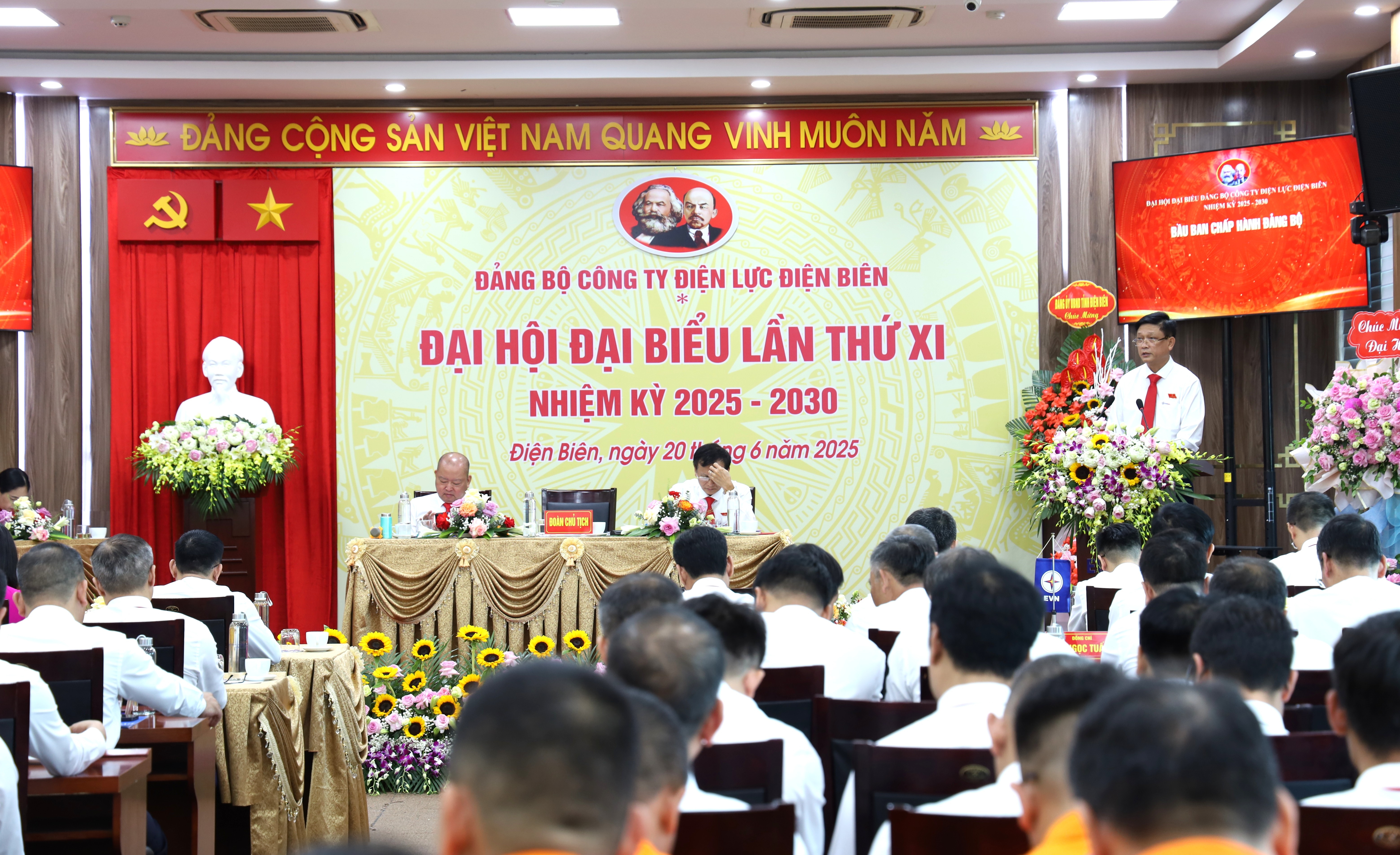 ĐẠI HỘI (13)