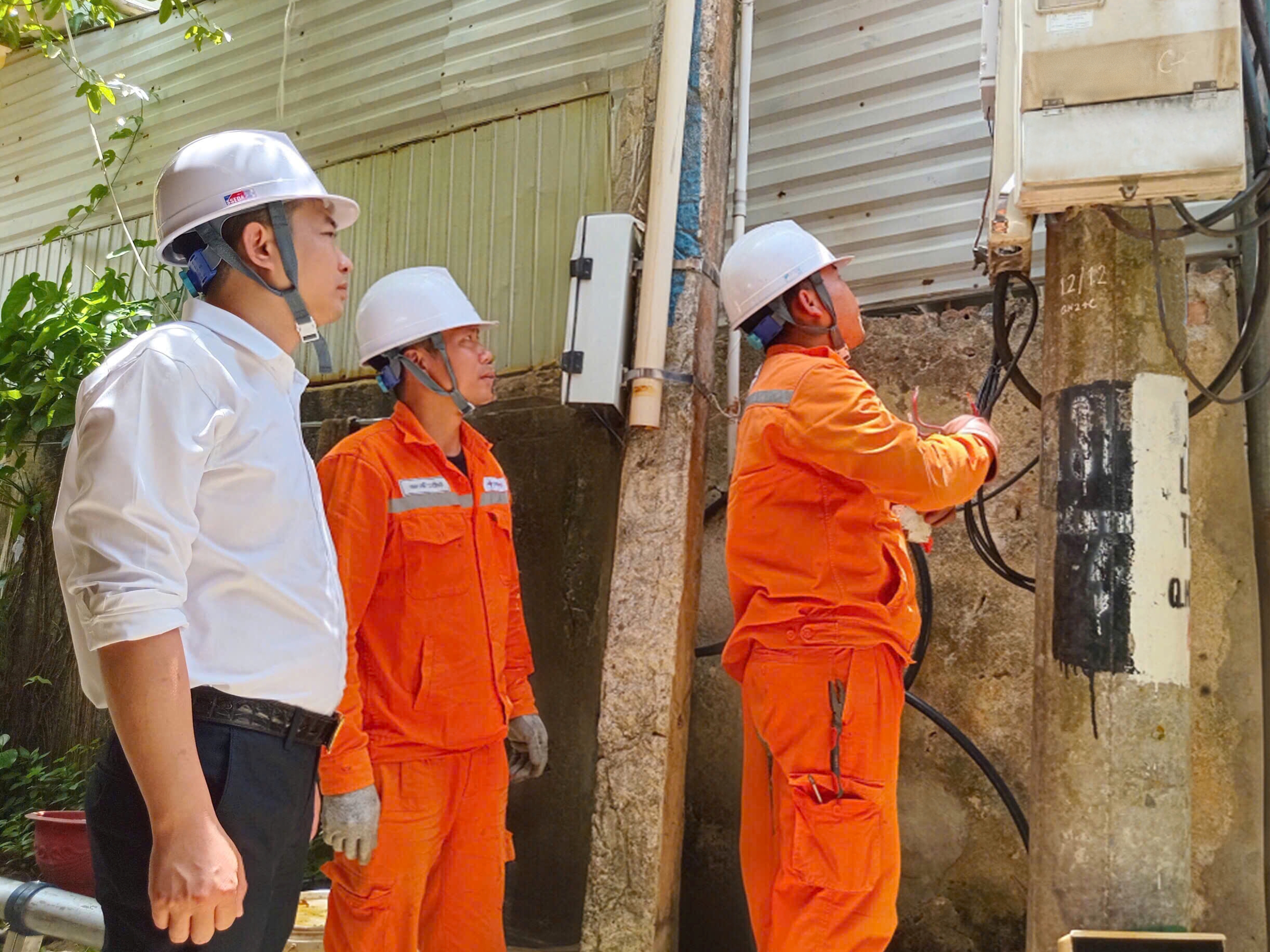 Kiểm tra hệ thống điện cấp phục vụ cho các điểm thi