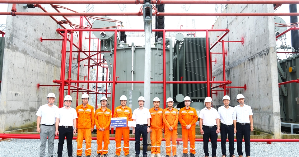 Tiếp sức đội công trình 500kV Vĩnh Yên trước giờ bão nổi