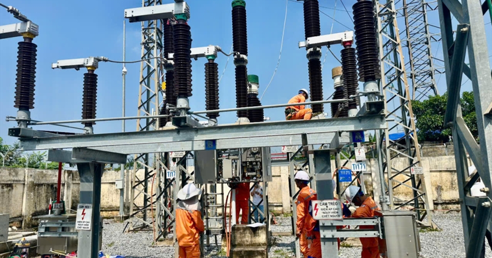 Giữ dòng điện sáng giữa mùa hè đổ lửa