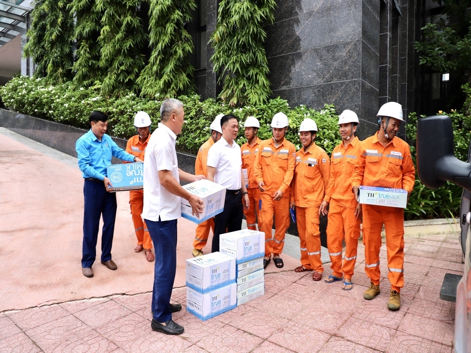 z6880106697409_940725b3915684f95ddce1bd161db875