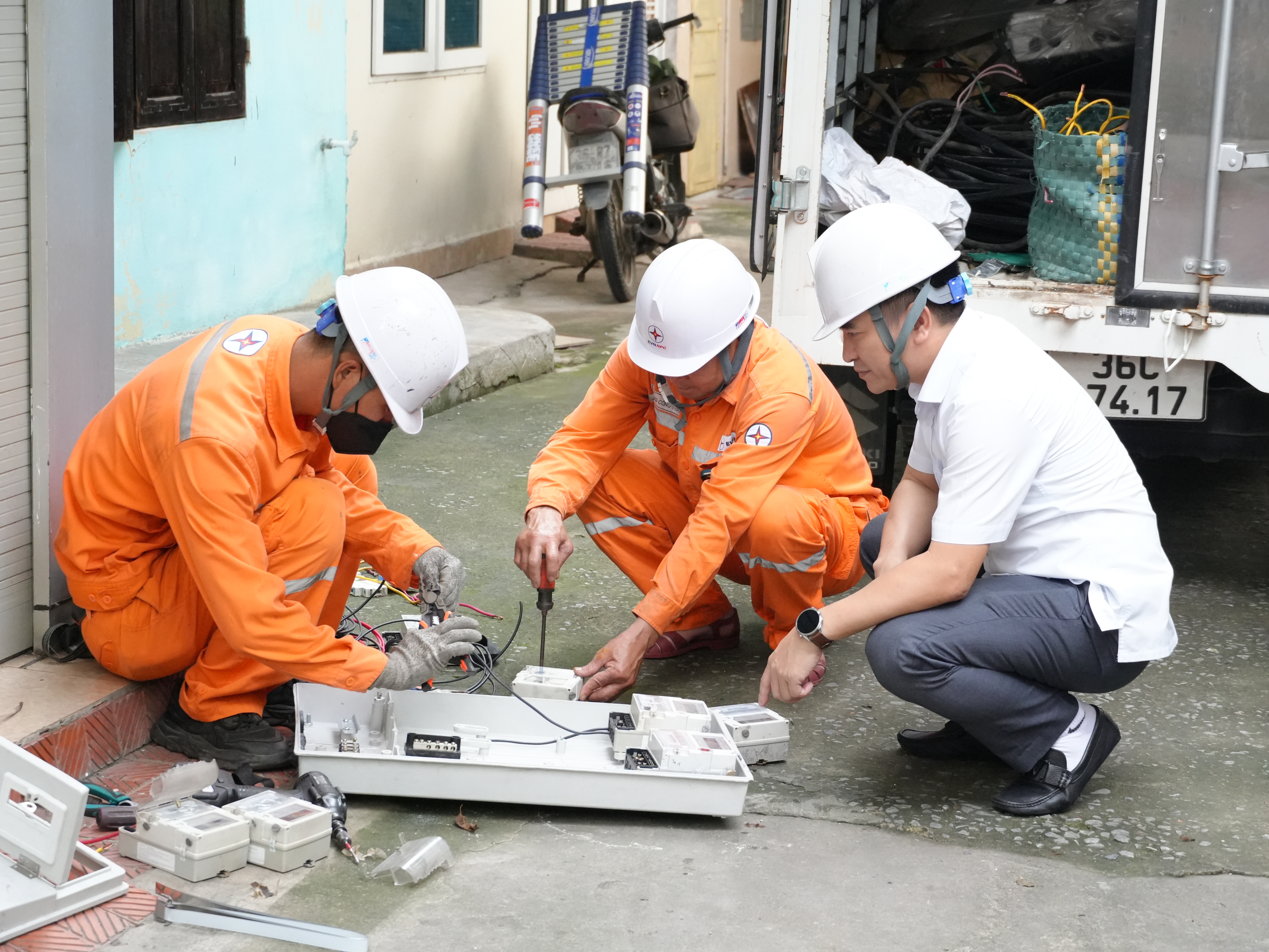 Lắp đặt công tơ điện tử