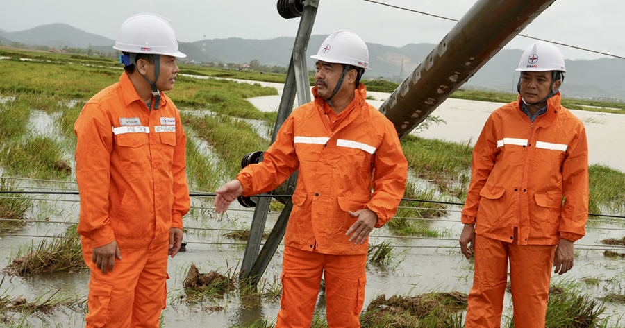 Công ty Điện lực Hà Tĩnh: Cấp bách khắc phục sự cố điện