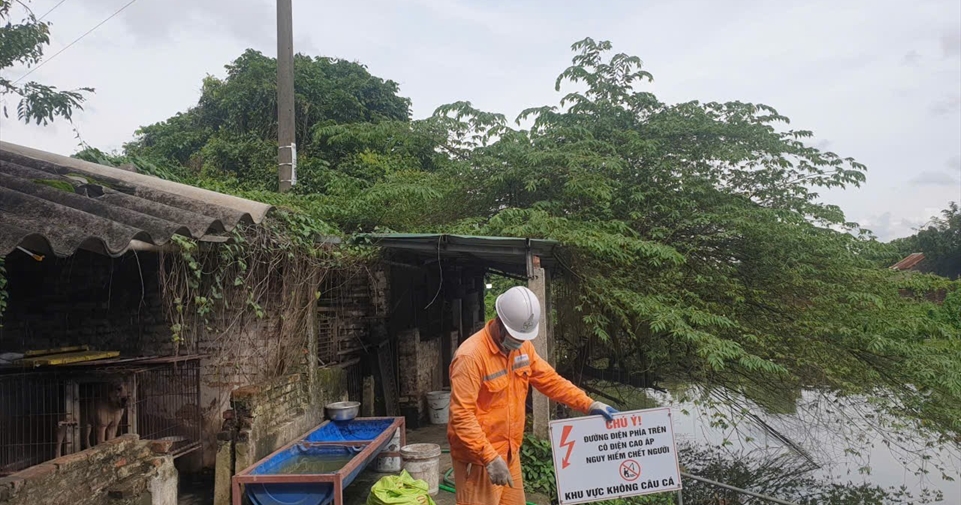 Đội Quản lý Điện lực khu vực Hải Dương tiếp tục tăng cường cảnh báo nguy hiểm khi câu cá dưới đường dây điện
