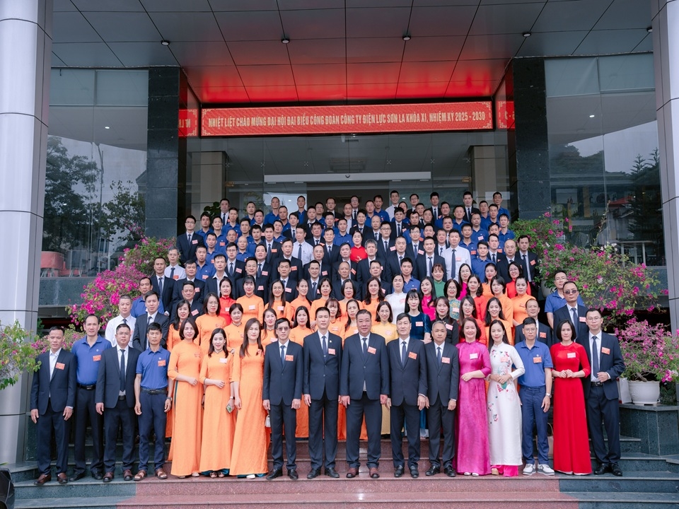 8.DaibieuduDaihoi (2)