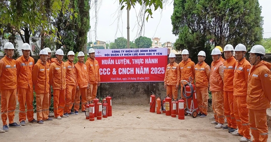 Đội Quản lý điện lực Khu vực Ý Yên - Công ty Điện lực Ninh Bình nâng cao kỹ năng phòng cháy chữa cháy và cứu nạn cứu hộ năm 2025