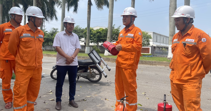 Công ty Điện lực Hưng Yên tích cực hưởng ứng “Ngày pháp luật” hướng đến phát triển bền vững