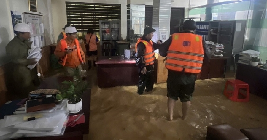 Hồi ký: Giữ sáng dòng điện giữa “trận lũ kép” lịch sử