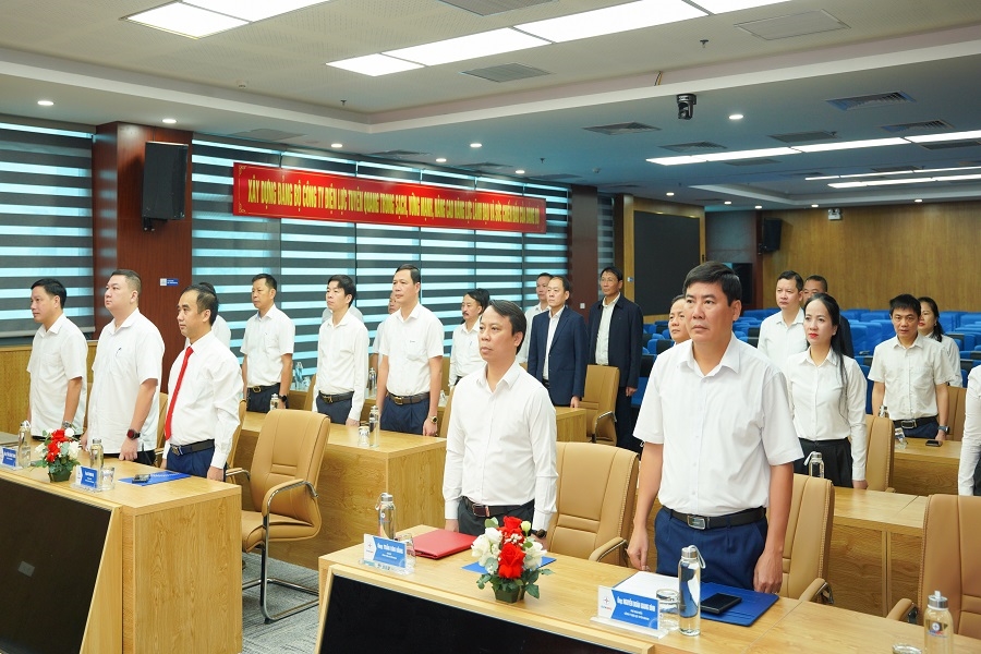 Huy hieu Dang 30 nam 1