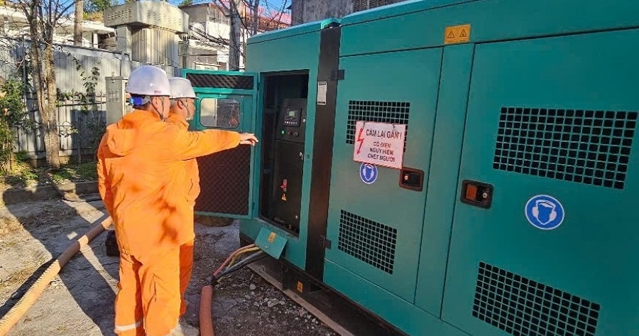 Đội Quản lý điện lực khu vực Đồng Văn (Công ty Điện lực Tuyên Quang) chủ động bảo đảm điện phục vụ Lễ hội hoa Tam giác mạch 2025