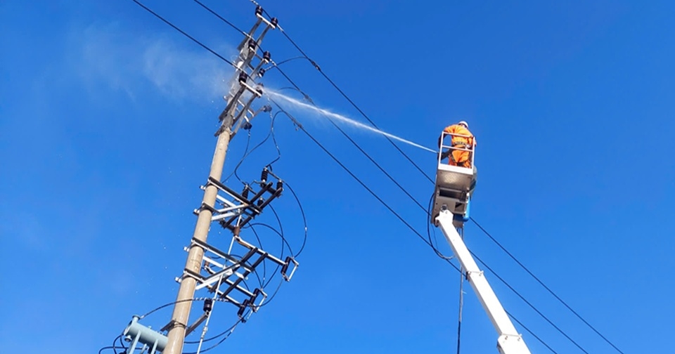 Công ty Điện lực Sơn La: Làm chủ công nghệ vệ sinh hotline - Nâng cao độ tin cậy cung cấp điện