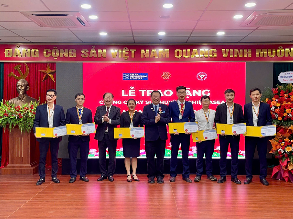 Kỹ sư Asian 2025.1