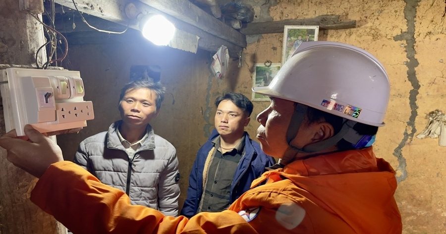 Các Đội Quản lý Điện lực khu vực trực thuộc Công ty Điện lực Lào Cai đồng loạt thực hiện nhiều chương trình ý nghĩa trong Tháng Tri ân khách hàng năm 2025