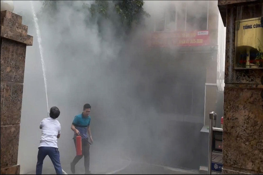 Phun nước chữa cháy