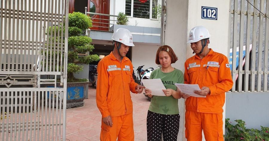 Đội Quản lý Điện lực khu vực Văn Giang (CTĐL Hưng Yên) đồng bộ các giải pháp thúc đẩy an toàn điện dịp cuối năm