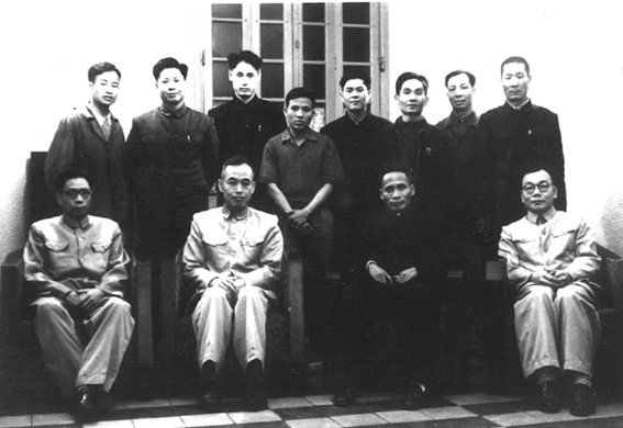 Thủ tướng Phạm Văn Đồng tiếp đoàn chuyên gia Trung Quốc đầu tiên  sang giúp khôi phục sản xuất tại Nhà máy Điện Hà Nội (1956-1957)