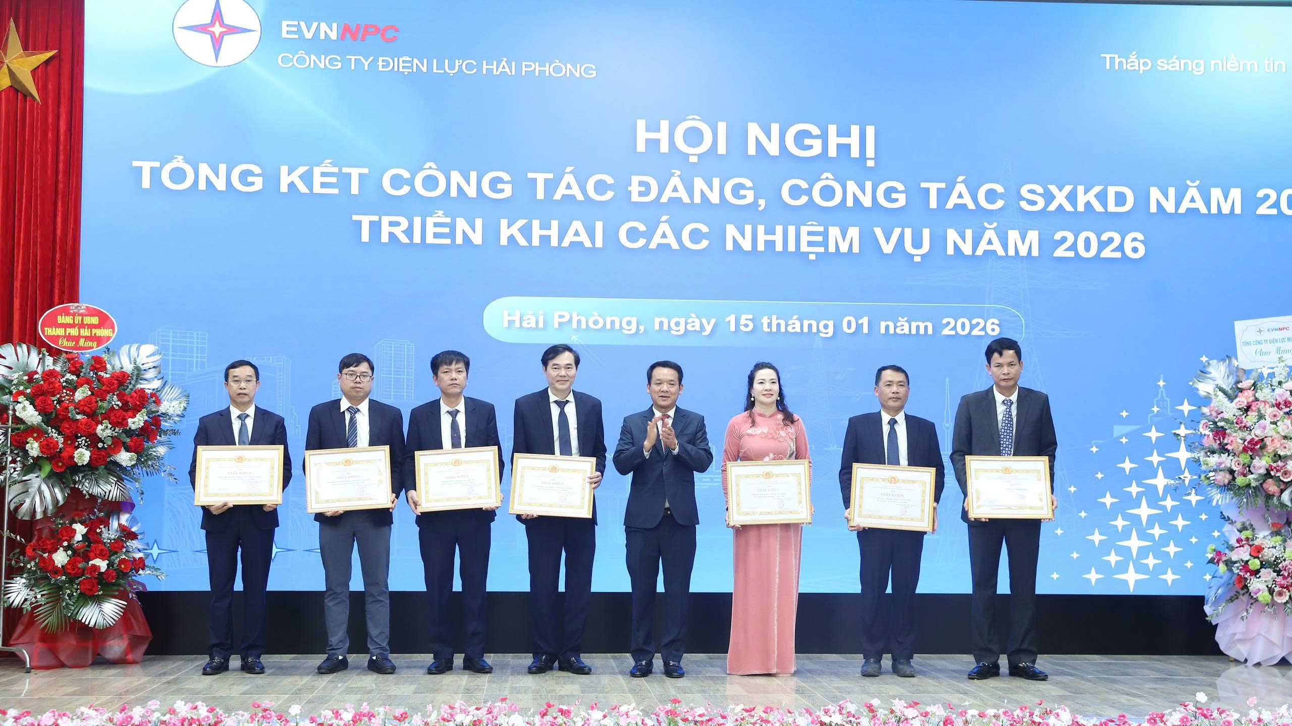 z7439573147946_ed15252c52a0a61577a739c8788bf480