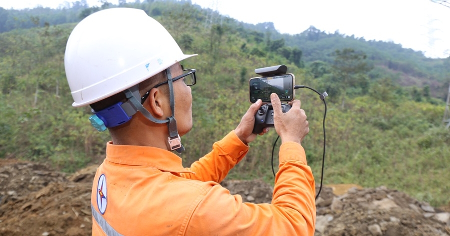 Giữ dòng điện nơi biên cương Lào Cai bằng khoa học công nghệ và tinh thần đổi mới