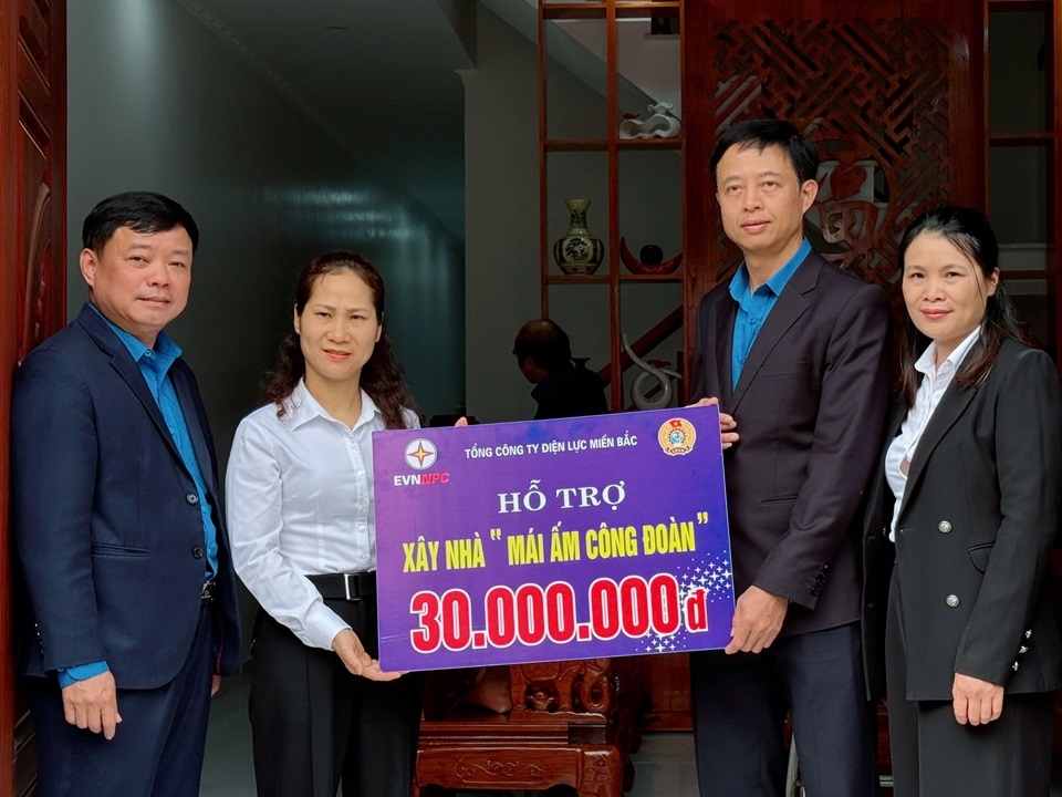 CD NPC tang qua Mai am CD