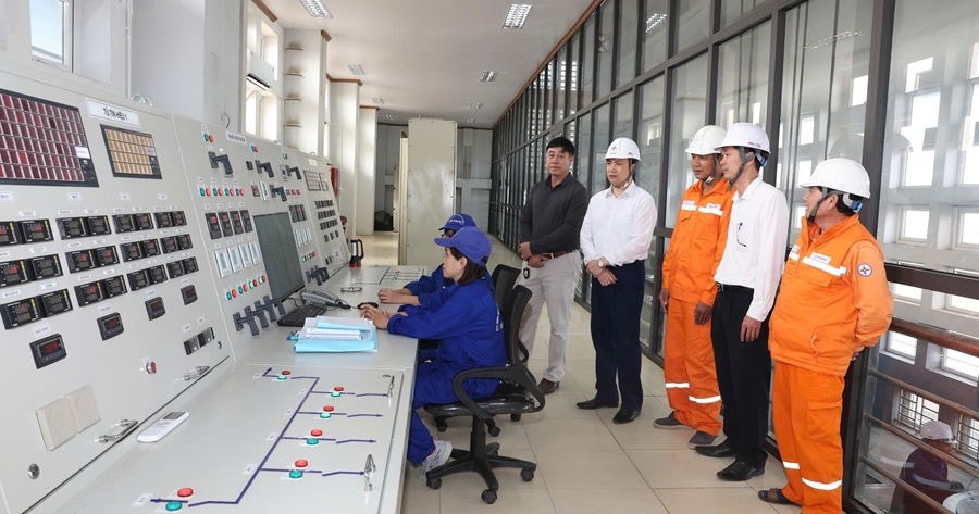 Công ty Điện lực Ninh Bình đảm bảo cấp điện cho các trạm bơm phục vụ gieo cấy vụ đông xuân 2025-2026